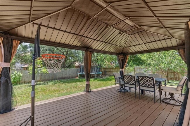 Building Photo - 706 Hilltop Dr
