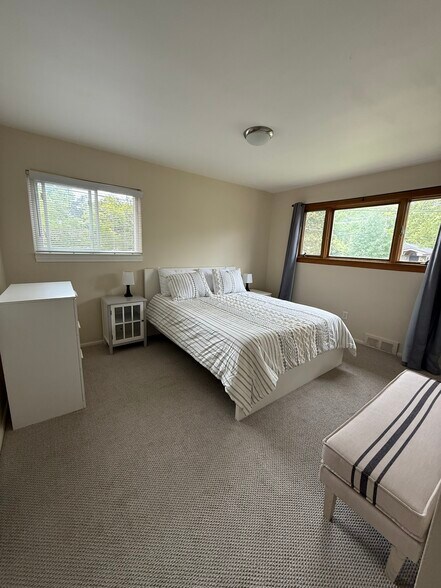 Building Photo - 2416 Medford Rd