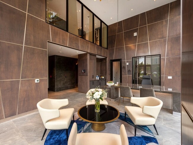 Building Photo - 510 W 20th St