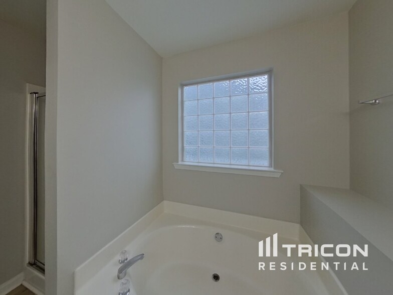 Building Photo - 628 Fairgreen Trail