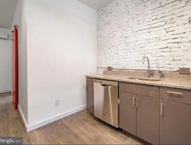 Building Photo - 1041 S Paxon St