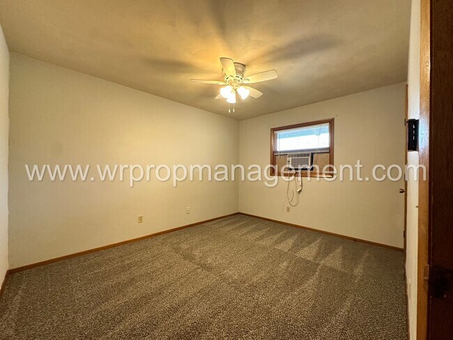 Building Photo - 400 Stamm St