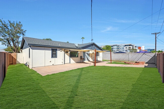 Building Photo - 7031 E Loma Land Dr