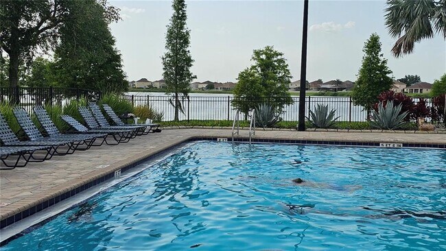 Building Photo - 2528 Ladoga Dr