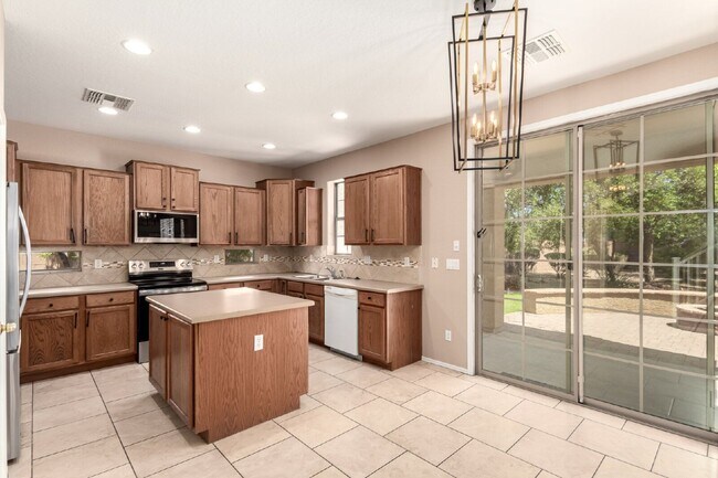 Building Photo - 15204 W Westview Dr