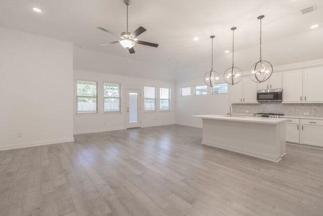 Building Photo - 124 Shagbark Trl