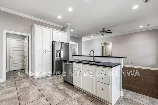 Building Photo - 4405 SW Eggersway Pl