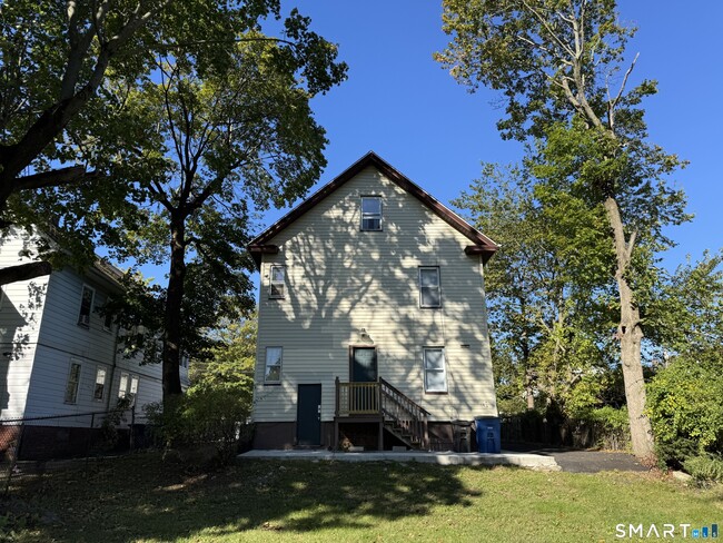 Building Photo - 393 Newhall St