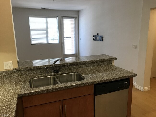 Building Photo - 1 br, 1 bath Condo - Atlas