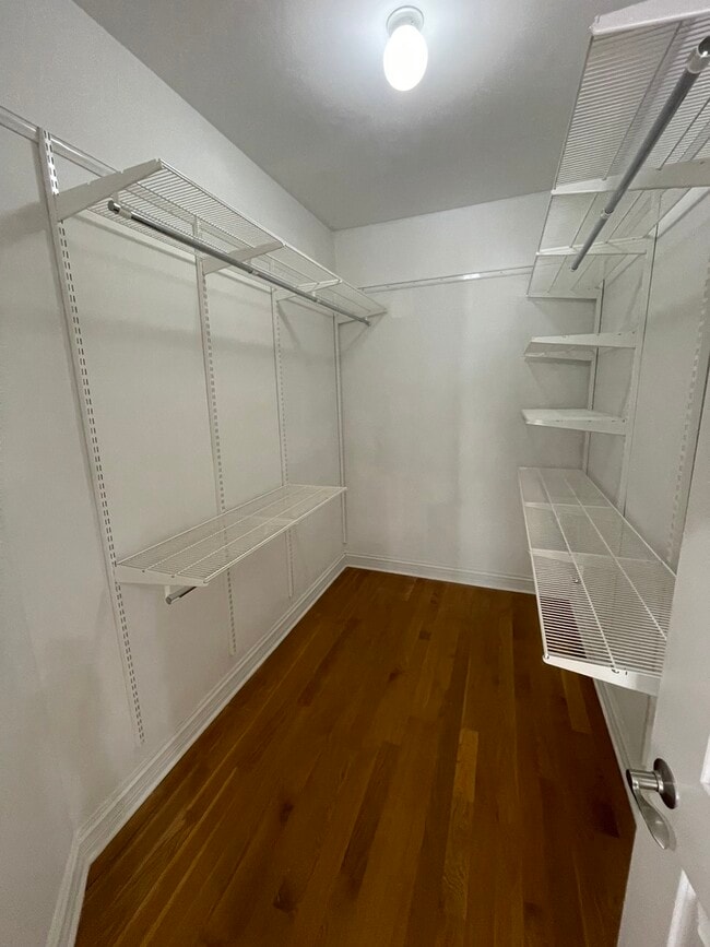 Building Photo - 6229 N Richmond St