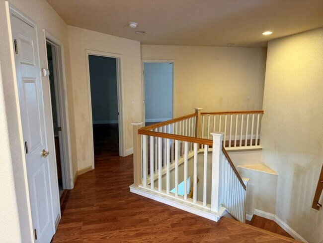 Building Photo - Modern 4 Bedroom w/ Loft Stonegate Area Vacaville *Star Rentals