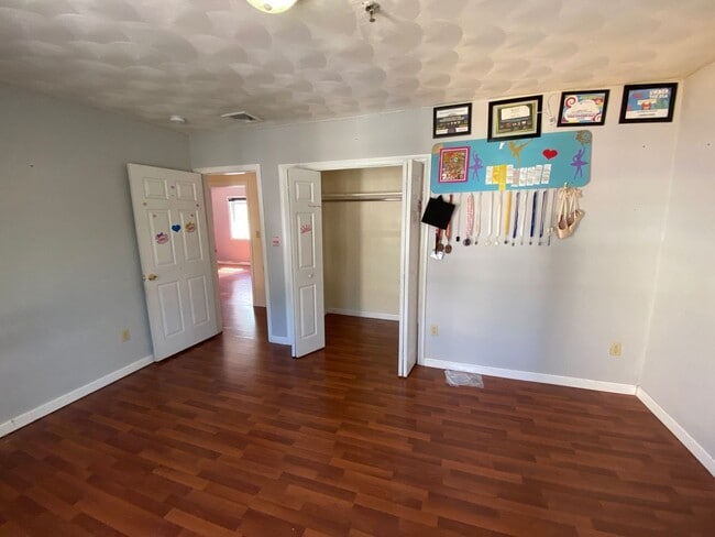Building Photo - Spacious Newly Constructed  4 Bed 2 Bath T...