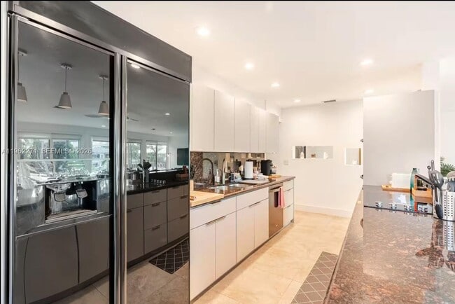 Building Photo - 636 Hibiscus Dr