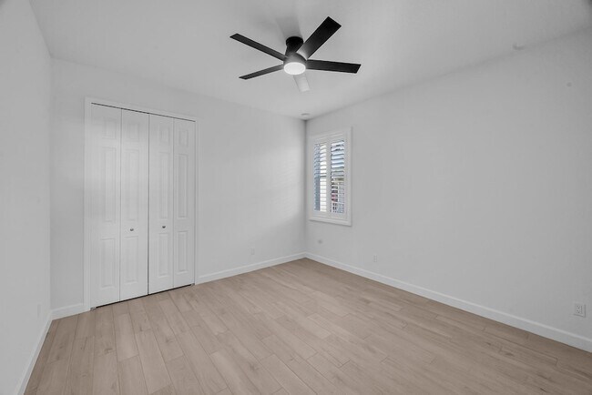 Building Photo - 912 SW Bellevue Ave