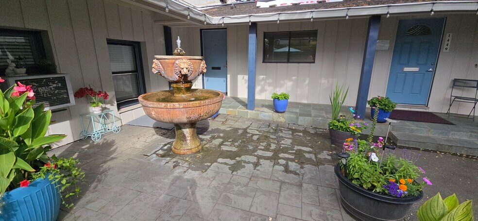 Building Photo - 1447 Lincoln Way