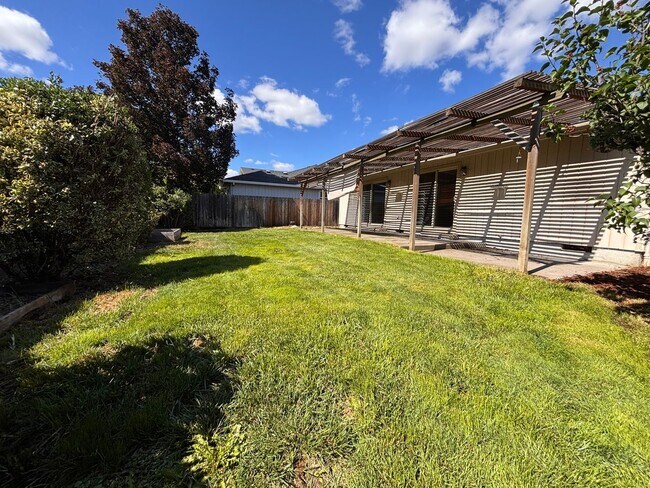Building Photo - 3052 Gary Dr