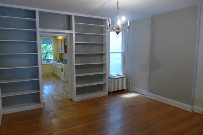 Building Photo - 2934 Huntingdon Ave