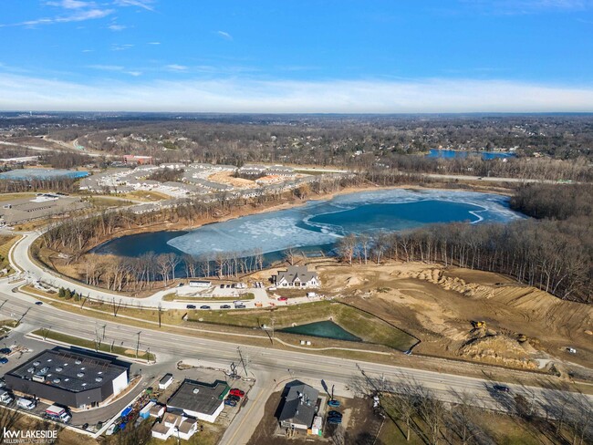 Building Photo - 10457 Pickerel Lk Dr