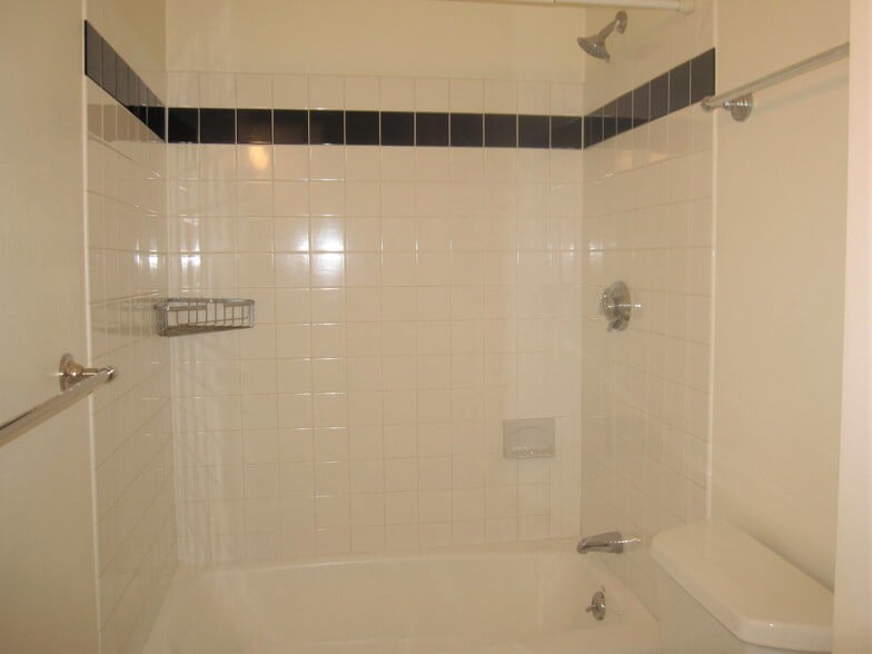 Building Photo - 316 Conant Rd