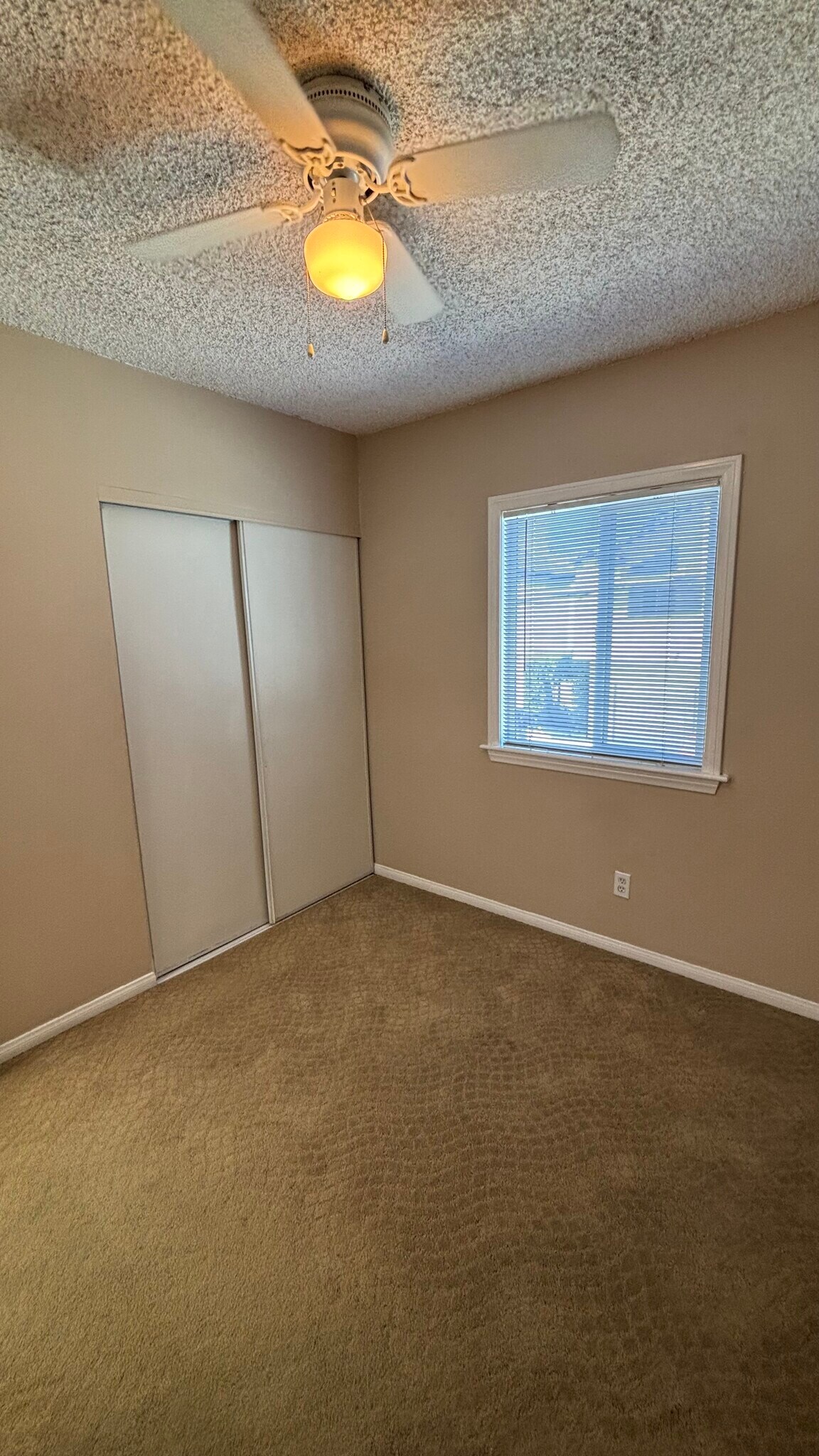 Besroom3 - 3949 1/2 32nd St