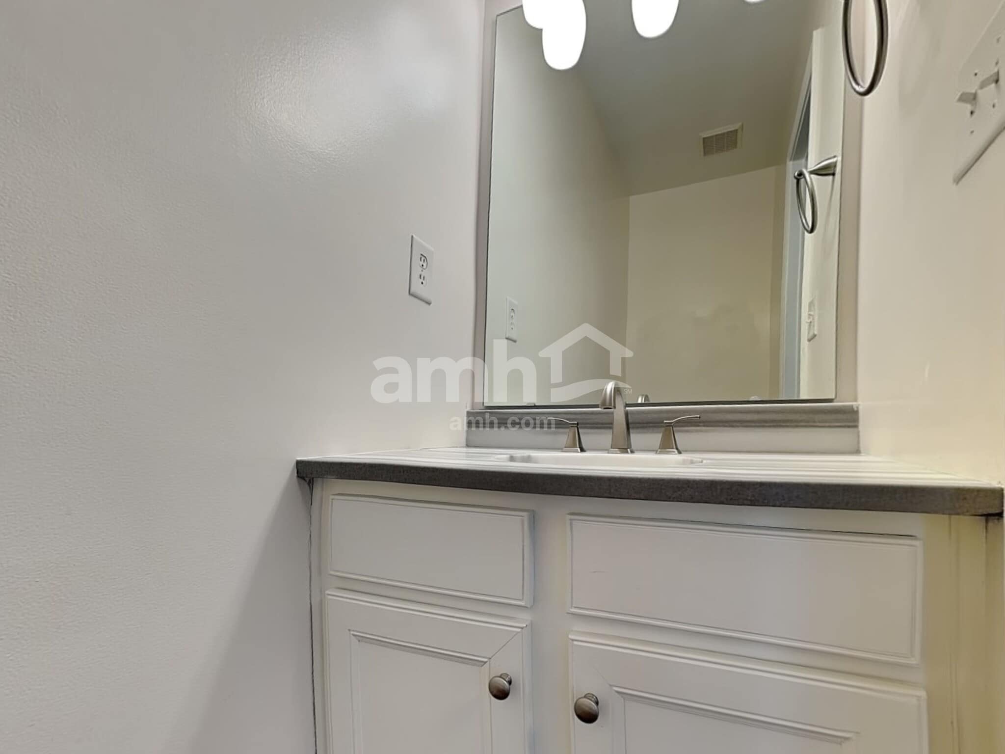 Building Photo - 19005 Kanawha Dr