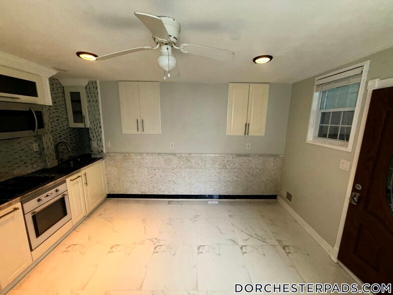 Building Photo - 235 Savin Hill Ave