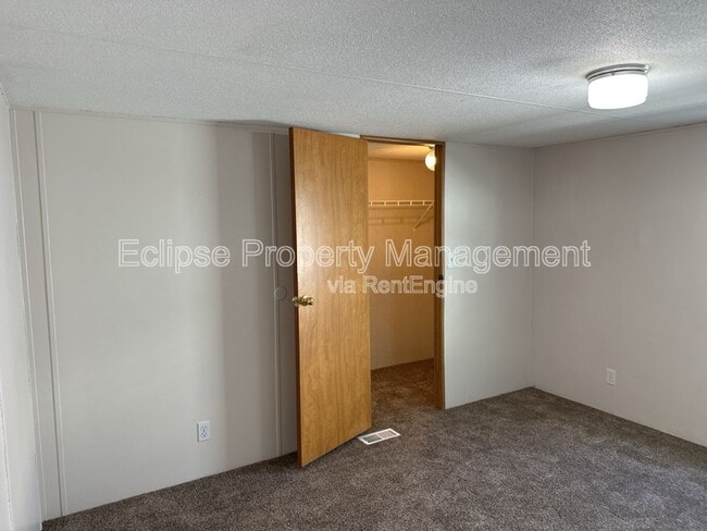 Building Photo - 178 Hollyberry Way
