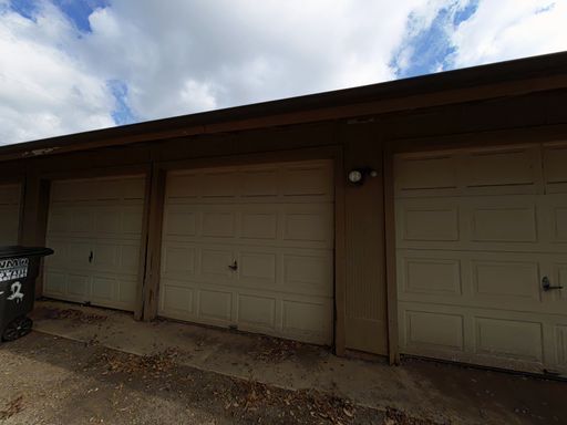 Building Photo - 622 Chauncey Dr