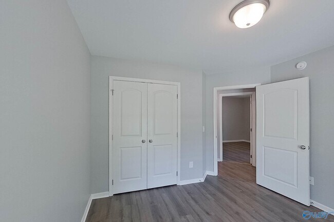 Building Photo - 112 Live Oak Dr