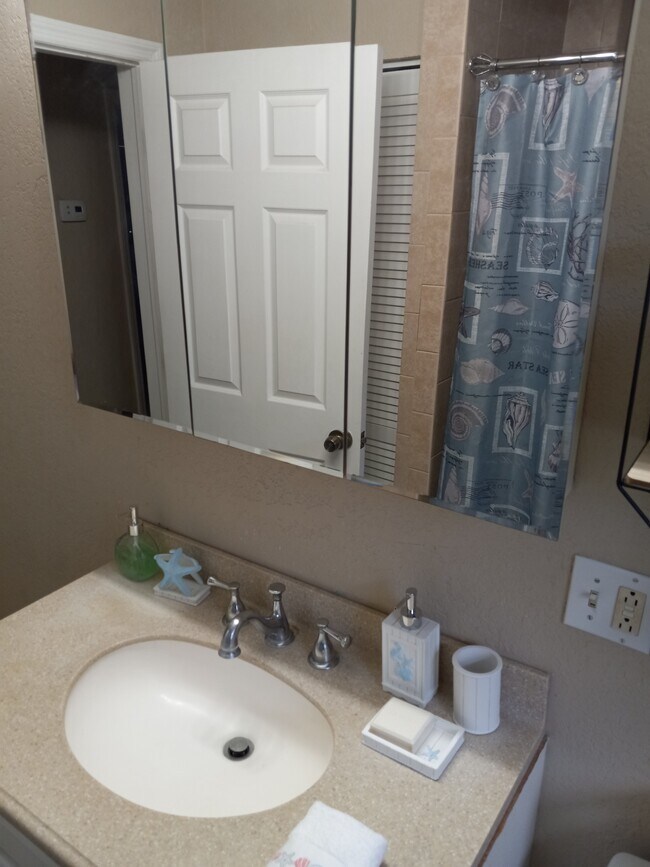 Building Photo - 4220 37th Ave N