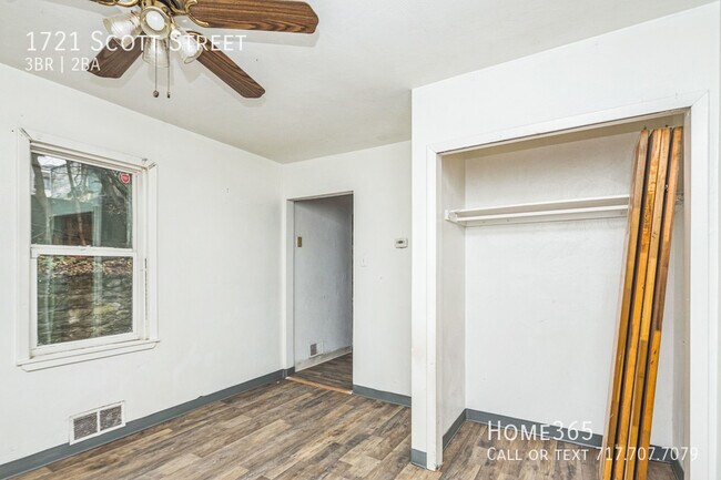 Building Photo - 1721 Scott St