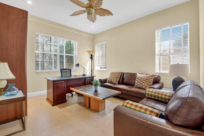 Building Photo - 9826 Vía Amati