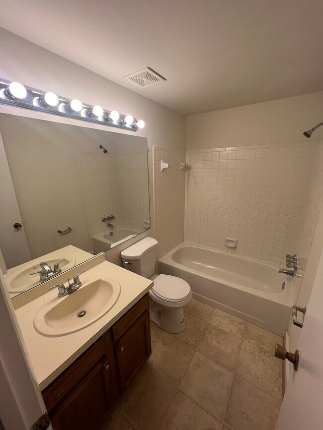Building Photo - 18001 Chalet Dr