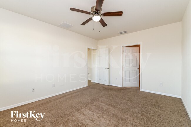 Building Photo - 1627 SW 25th Ln