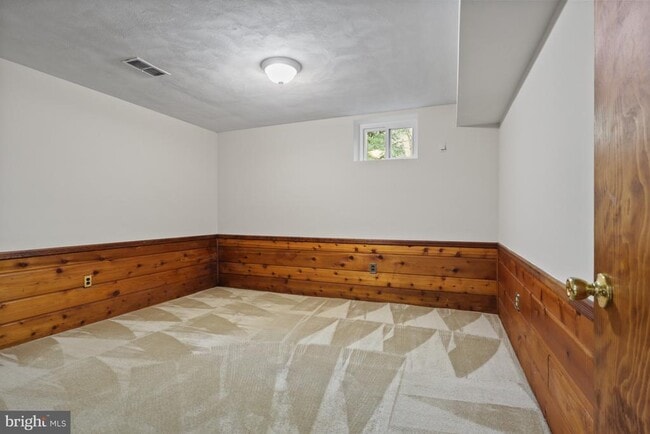 Building Photo - 6139 Tompkins Dr