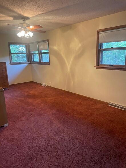 master bedroom 10x22 - 26332 N Il Route 59