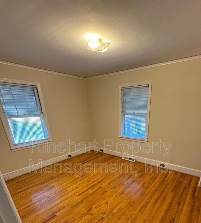 Building Photo - 221 Hutchinson St