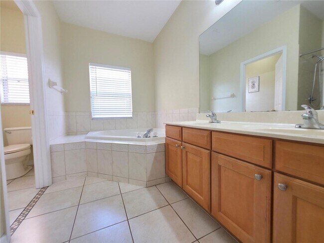 Building Photo - 1527 Derby Glen Dr