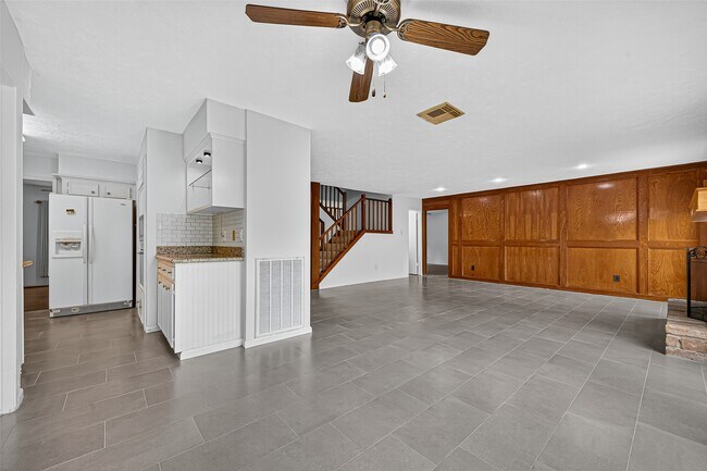 Building Photo - 21422 Park Willow Dr