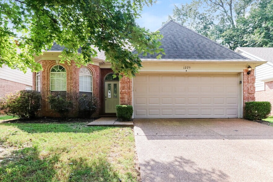 Primary Photo - 1225 Bridgewater Rd