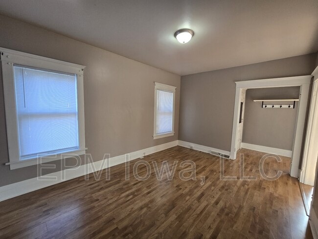 Building Photo - 2019 Falls Ave
