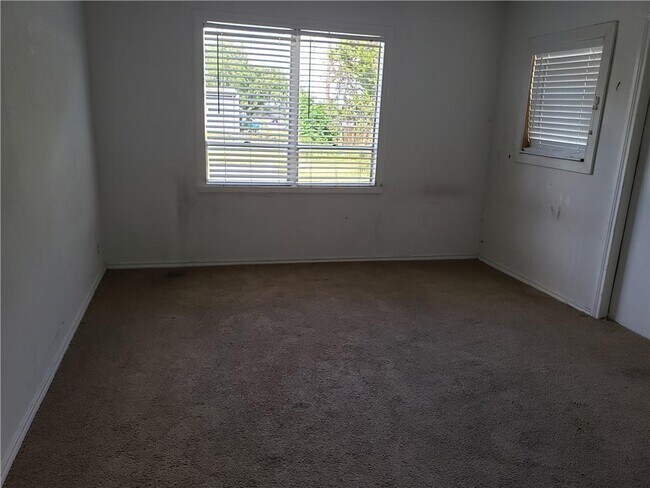 Building Photo - 1606 High Chaparral Dr
