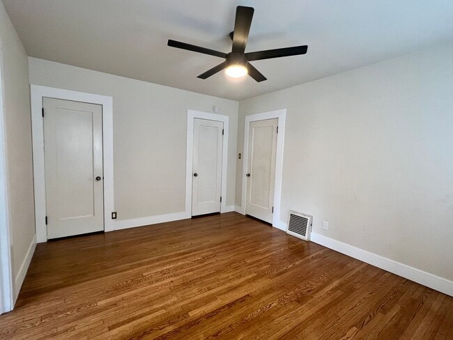 Building Photo - *** JUST REDUCED & MOVE- IN SPECIAL *** 3 Bedroom, 2 Bathroom charming Craftsman Style Home nestl...