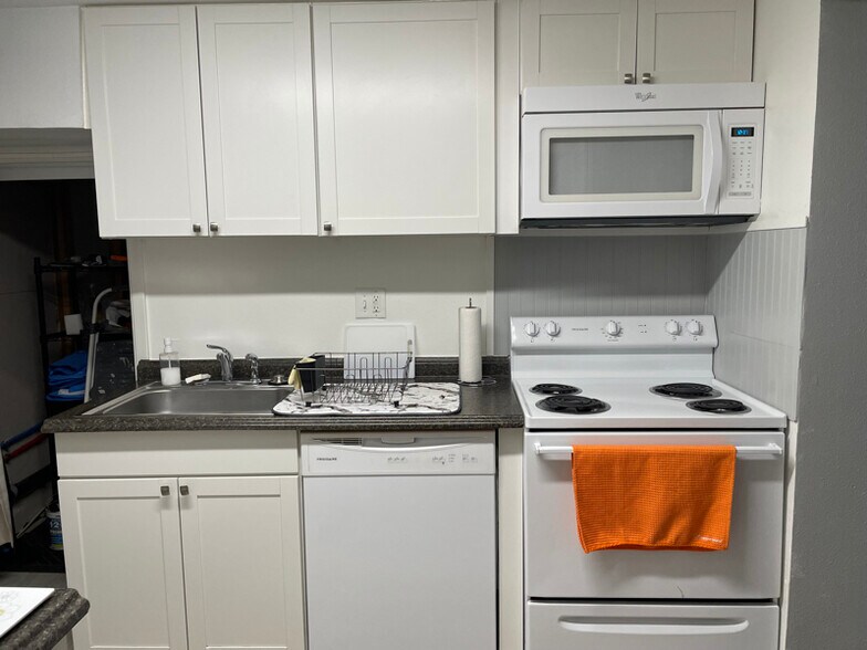 Building Photo - 4 S Gay Dr