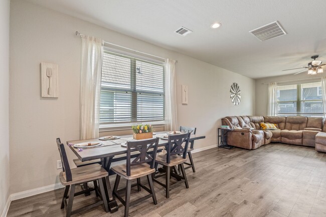 Building Photo - 2221 Raider Dr