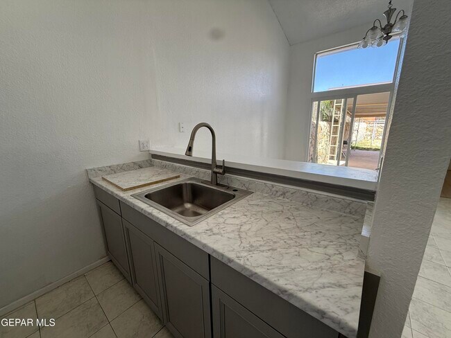 Building Photo - 1524 Greg Powers Dr