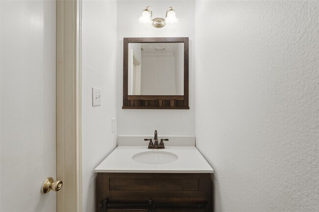 Building Photo - 15106 Turphin Way