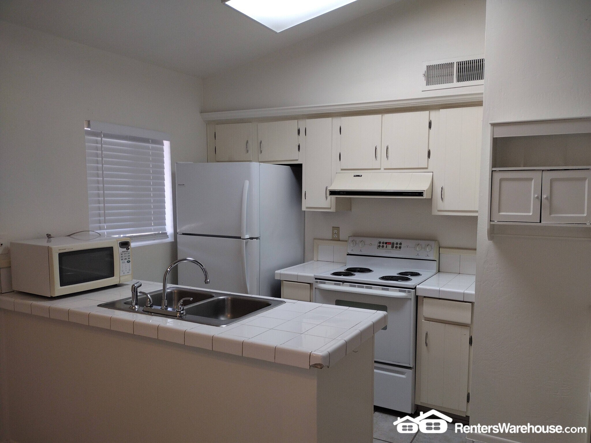 Building Photo - 2515 S Maple Ave