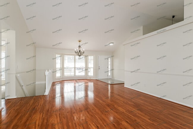 Building Photo - 2435 Bluejay Way Ct