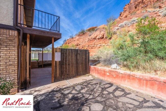 Building Photo - 3 Bedroom Home with Red Rock Views and Community Pool